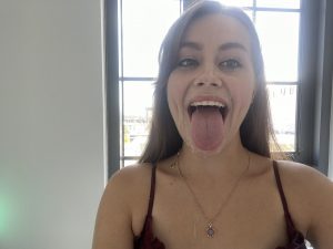 Selena Love cum in mouth